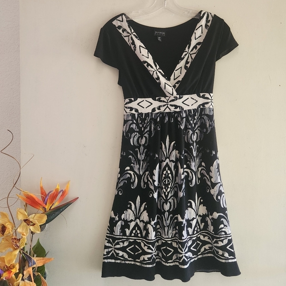 Enfocus V-Neck EUC Size 10 Black Mini Dress - Picture 13 of 13